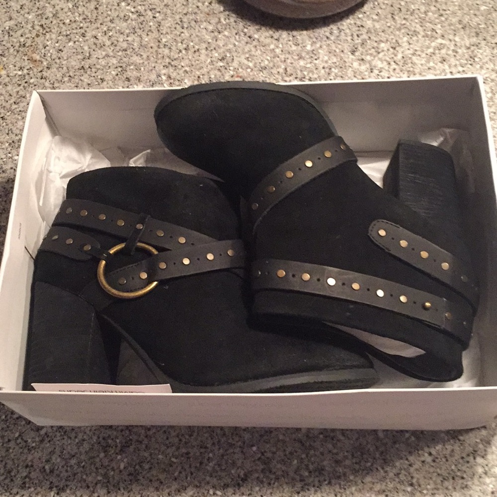 Calvin Klein Daisy Waxed Suede Black Shoes